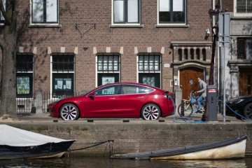 特斯拉不理监管机构传票和调查 坚称Model 3最安全