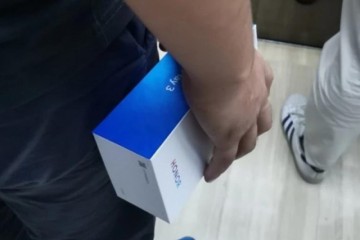 荣耀赵明口中很吓人的王者机型曝光 48MP三摄或是仅有亮点