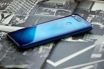荣耀V20在性价比与旗舰机中摇摆