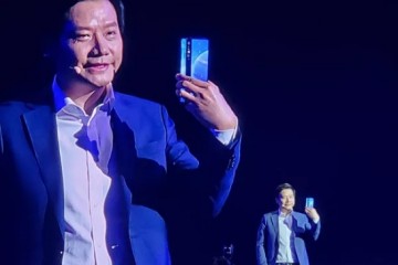 把友商按在地上摩擦小米发布新手机1亿像素环绕屏卖19999元你会买吗