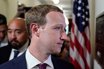 不再想成颠覆者扎克伯格FB举动要快不搞破坏