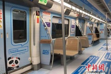 成都首条5G地铁专列始发列车上感受极速