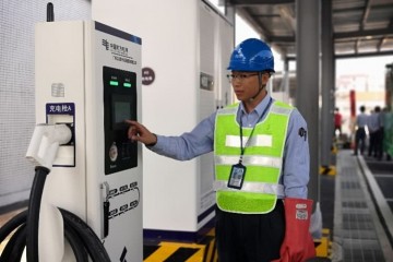 佛山禅城规模最大的公交充电站投入使用日间可供120台车快充