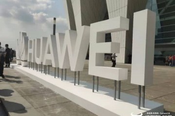 探营华为Mate30系列发布会现场新品展台人攒涌动