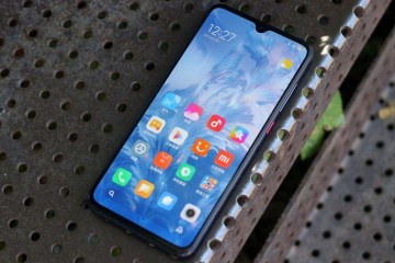 骁龙855Plus加4000mAh5G旗舰新机首销迎秒空