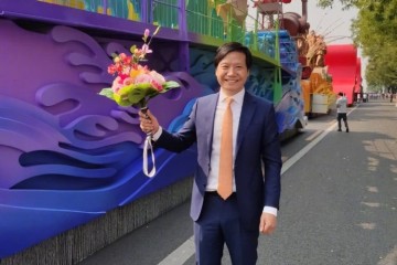这些大佬有钱有才假期还不休息刚返工的你是不是该收收心了……