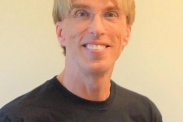 英国一身患绝症的科学家决定挑战人类极限变成机器合成人