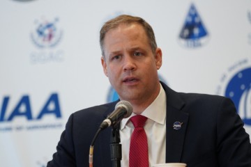 NASA局长只要钱管够2035年人类就能登陆火星