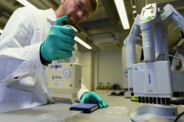 Science主编怒怼川普研发疫苗至少18个月