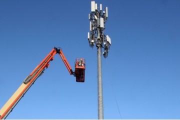 荷兰多座移动信号塔遭纵火损坏反对者称5G致病